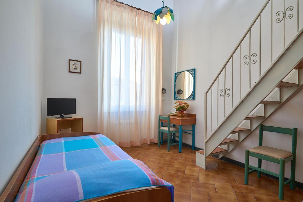 Hotel Garibaldi Finale Ligure Extérieur photo